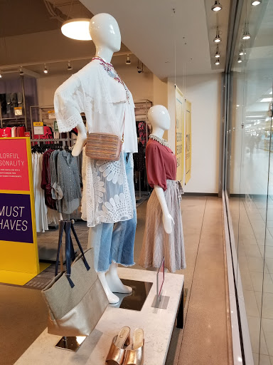 Clothing Store «Neiman Marcus Last Call», reviews and photos, 5220 Fashion Outlets Way #2085, Rosemont, IL 60018, USA