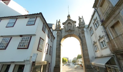 Calvário - Arco da Porta Nova - 6a Estação