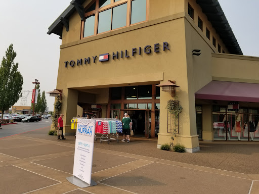 Clothing Store «Tommy Hilfiger», reviews and photos, 1001 N Arney Rd, Woodburn, OR 97071, USA