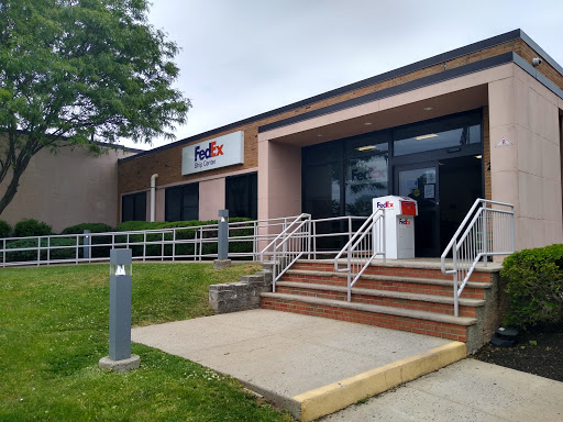 Shipping and Mailing Service «FedEx Ship Center», reviews and photos, 2393 Vauxhall Rd, Union, NJ 07083, USA