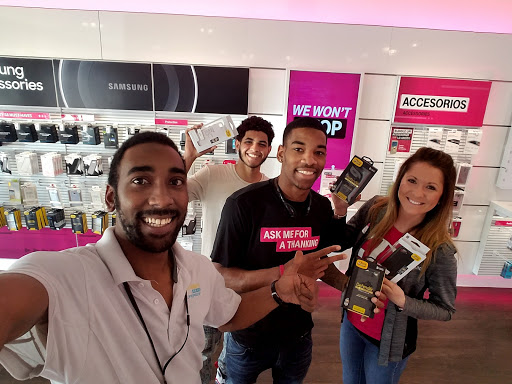 Cell Phone Store «T-Mobile», reviews and photos, 6351 Mayfield Rd, Mayfield Heights, OH 44124, USA