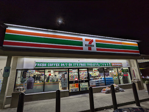 7-Eleven, 7907 Rolling Rd, Springfield, VA 22153, USA, 