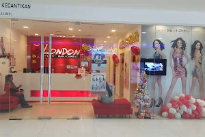 London Weight Management @ Mahkota Parade image