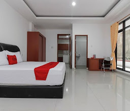RedDoorz Premium @ Gandaria Jagakarsa photo