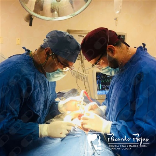 Dr. Luis Ricardo Rojas Carrete, Cirujano maxilofacial