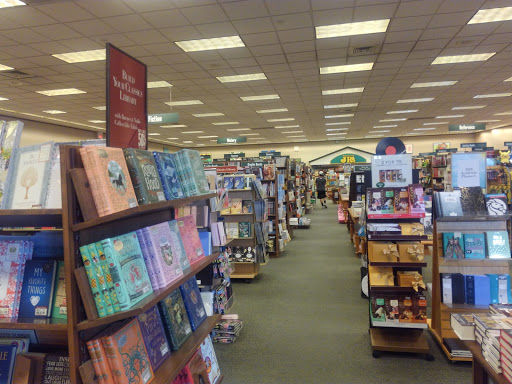 Book Store «Barnes & Noble», reviews and photos, 1991 Sproul Rd, Broomall, PA 19008, USA