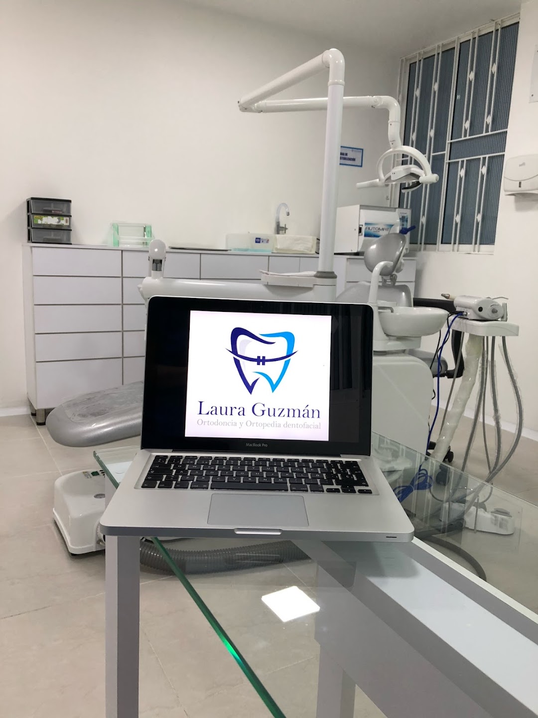 Laura Guzmán - Ortodoncia y Ortopedia Dentofacial