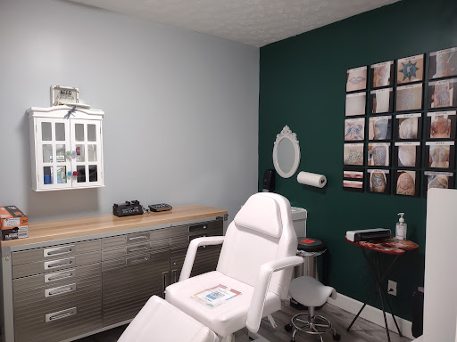 Explore golf tattoo ideas for men, creative tattoo ideas in Huntington, available at Tatt2Away Huntington