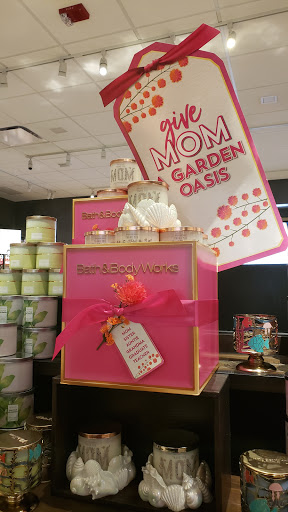 Beauty Supply Store «Bath & Body Works», reviews and photos, 31 N Michigan Ave, Atlantic City, NJ 08401, USA