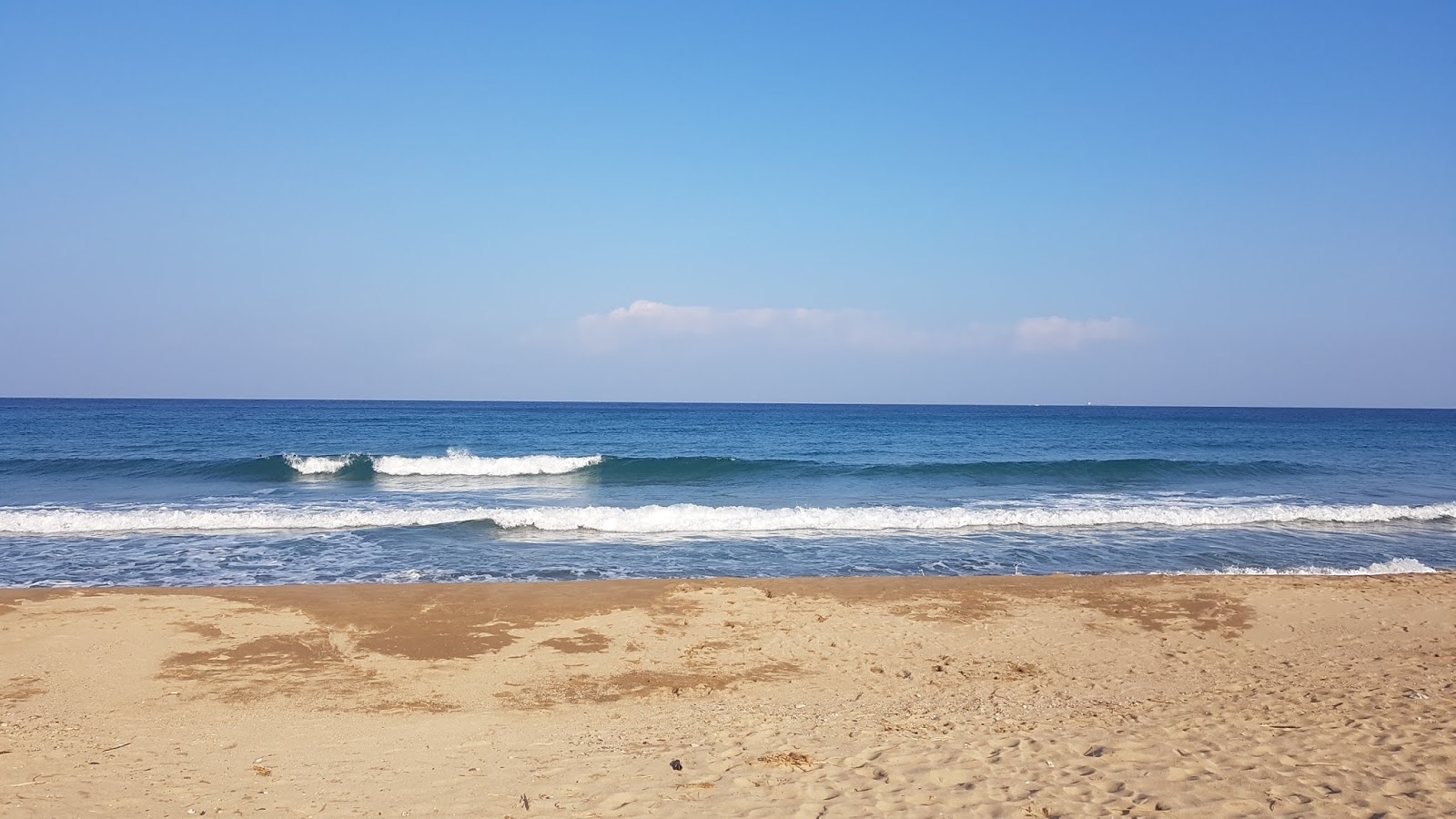 Foto van Chilpo Beach met recht en lang