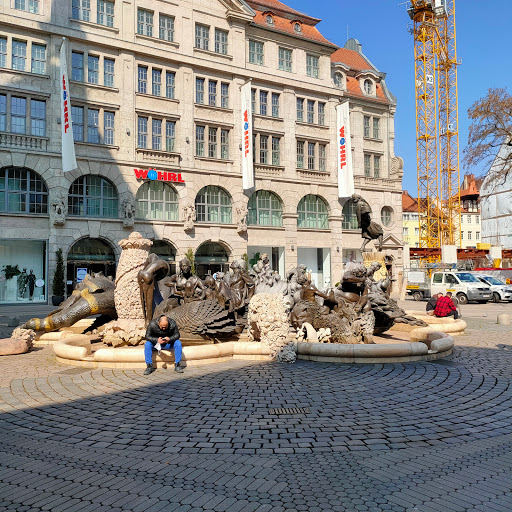 Kaufhaus am weißen Turm