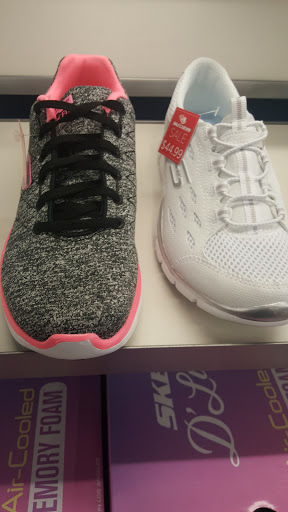 Shoe Store «SKECHERS Factory Outlet», reviews and photos, 163-11 Jamaica Ave, Jamaica, NY 11432, USA