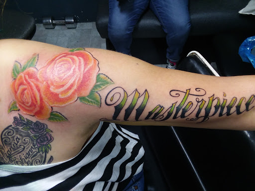 Tattoo Shop «Royal Ink», reviews and photos, 6408 Gulf Fwy, Houston, TX 77023, USA