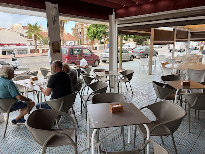 El Picoteo - Café Bar Tapas - Avenida de Andalucía nº2 (Casa Balcones), 29793 Torrox Costa, Spain