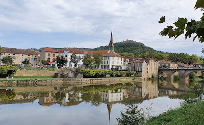 Parking à Saint-Antonin-Noble-Val