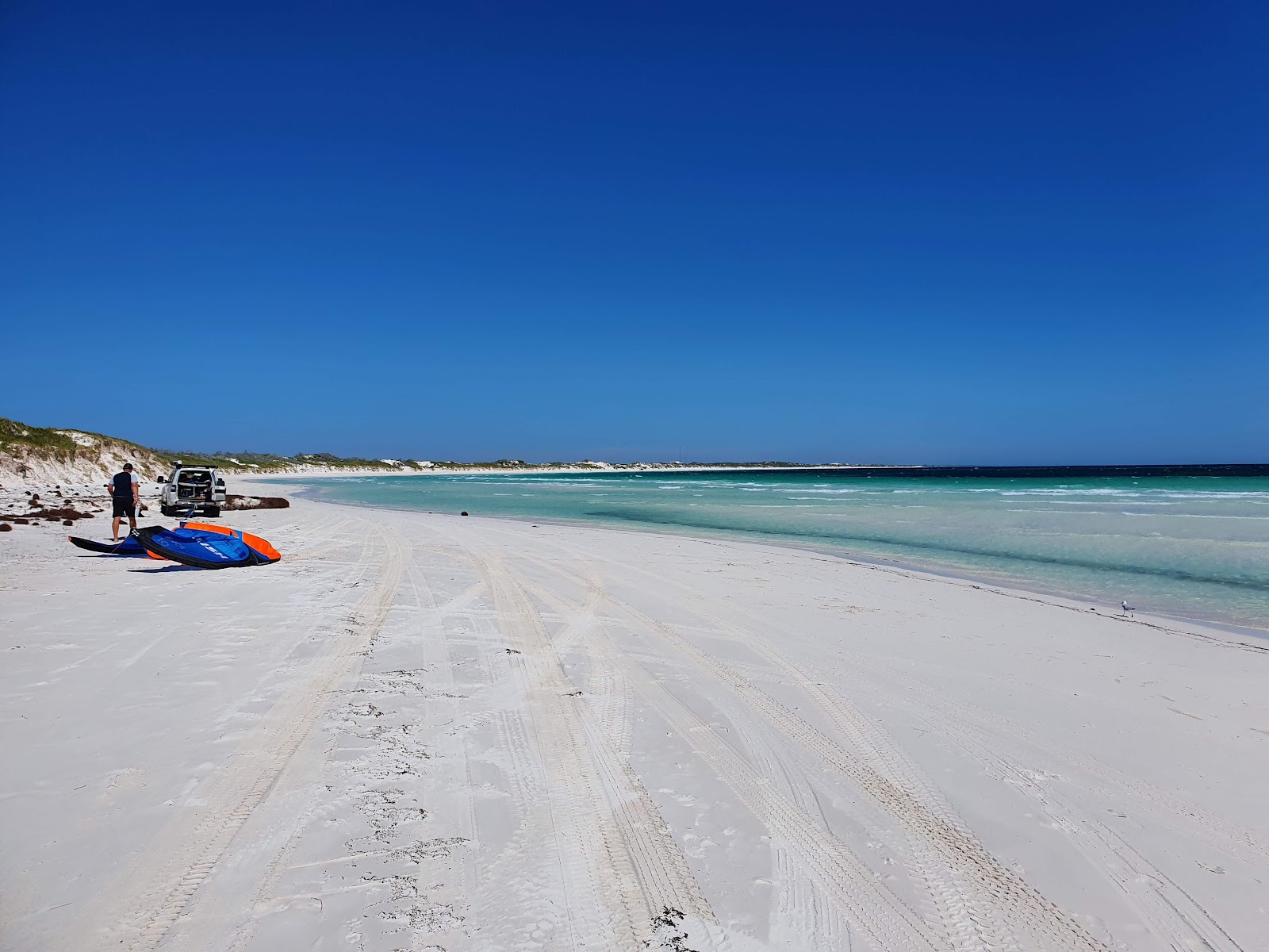 Foto van Back Beach Lancelin met wit fijn zand oppervlakte
