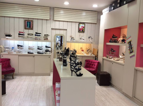 Magasin de chaussures Shoes and Co Suresnes