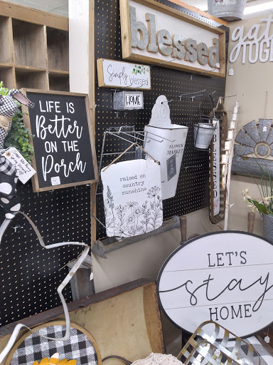 Antique Store «Finders Keepers Market», reviews and photos, 1303 C St, Floresville, TX 78114, USA