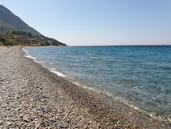Petalides beach'in fotoğrafı geniş bir kıyı şeridi ile birlikte