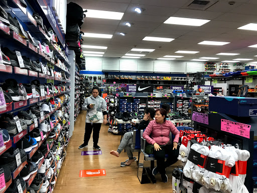 Sporting Goods Store «Big 5 Sporting Goods - Costa Mesa», reviews and photos, 2324 Harbor Blvd, Costa Mesa, CA 92626, USA