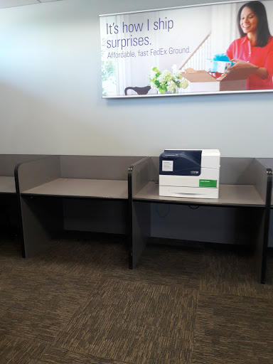 Print Shop «FedEx Office Print & Ship Center», reviews and photos, 19049 Mack Ave, Grosse Pointe, MI 48236, USA