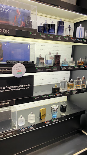 Cosmetics Store «SEPHORA», reviews and photos, 108 N State St Ste 134, Chicago, IL 60602, USA