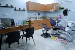 Dokter Gigi Sidoarjo - Sea & Star Dental Clinic Waru image