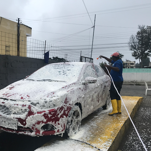 Opiniones de Moderno car-wash en Quito - Servicio de lavado de coches