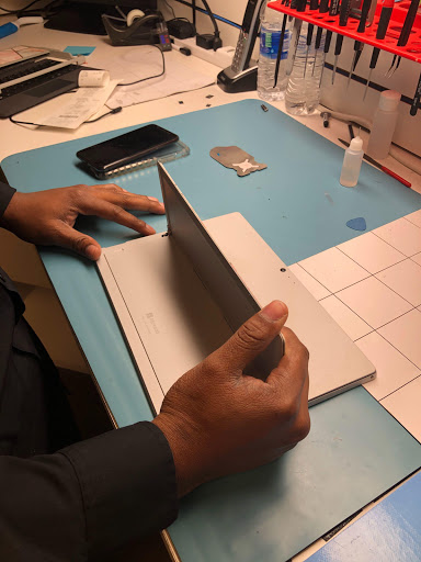 Mobile Phone Repair Shop «CPR Cell Phone Repair Akron - Fairlawn», reviews and photos, 3869 Medina Rd A, Akron, OH 44333, USA