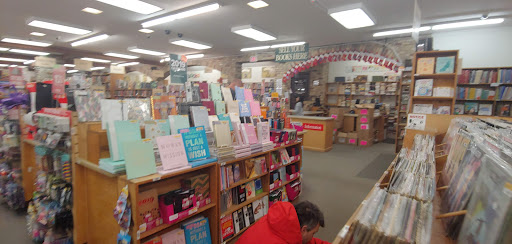 Book Store «Half Price Books», reviews and photos, 2041 Ford Pkwy, St Paul, MN 55116, USA
