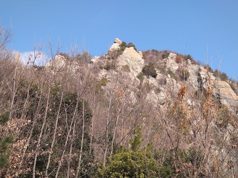 鳩岩