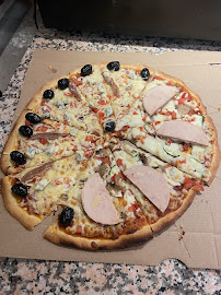 Pizza du Pizzas à emporter Le Four à Bois pizzas Artisanales au feu de bois à Neuilly-sur-Seine - n°1