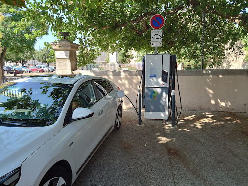 Borne de recharge de véhicules électriques RÉVÉO Station de recharge Gigean