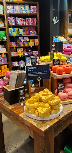 Cosmetics Store «Lush», reviews and photos, 112 E Broadway, Bloomington, MN 55425, USA