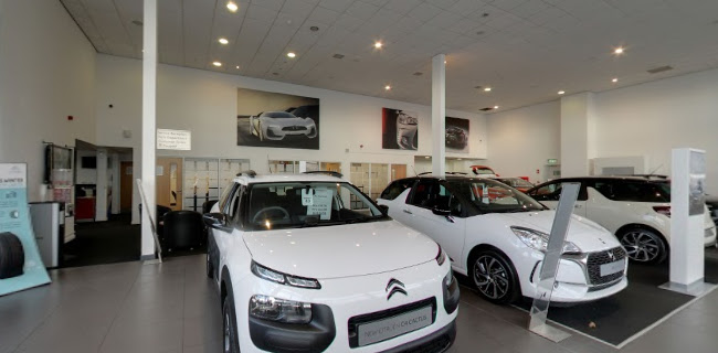 Comments and reviews of Robins & Day Citroen Newport