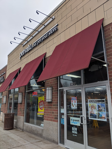 Pet Valu, 8249 Chippewa Rd, Brecksville, OH 44141, USA, 