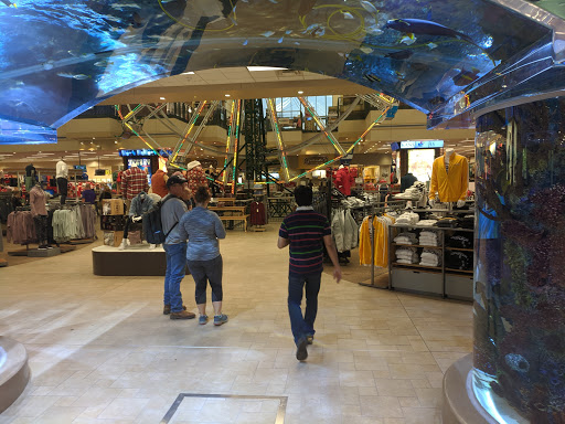 Sporting Goods Store «SCHEELS», reviews and photos, 6503 W 135th St, Overland Park, KS 66223, USA