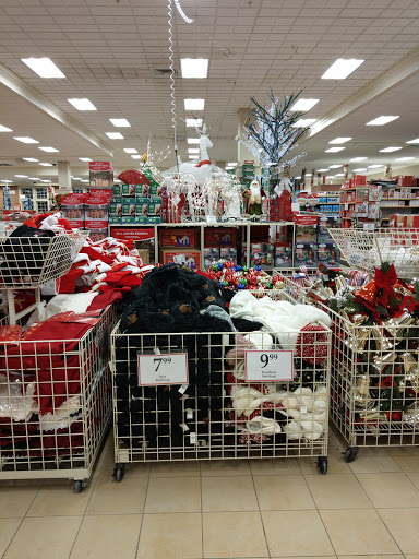 Home Goods Store «Christmas Tree Shops», reviews and photos, 41 Gusabel Ave, Nashua, NH 03063, USA