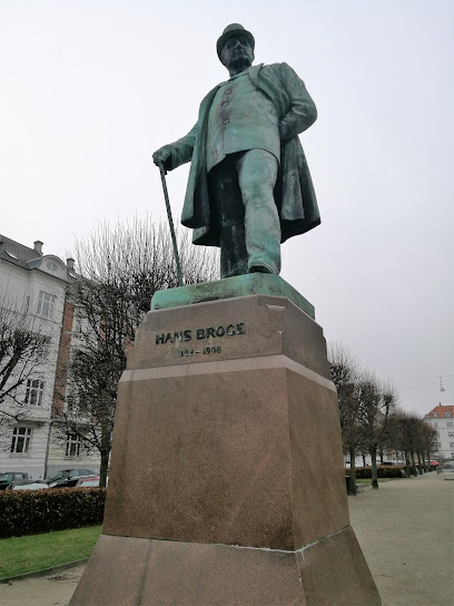 Statue af Hans Broge