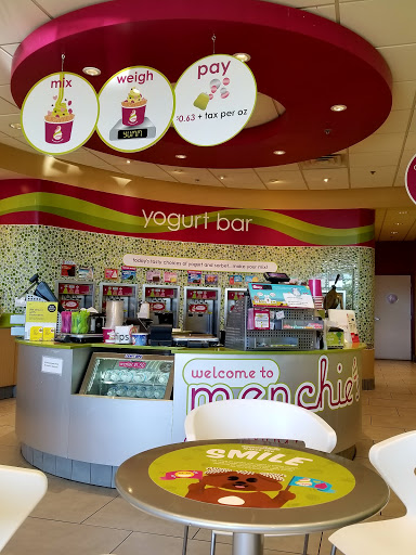 Shopping Mall «Riverpoint Center», reviews and photos, 1730 W Fullerton Ave, Chicago, IL 60614, USA