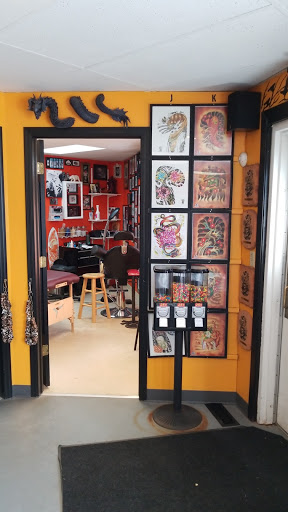 Tattoo Shop «Black Phoenix Tattoo», reviews and photos, 4704 U.S Hwy 61, St Paul, MN 55110, USA