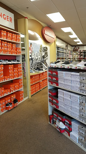 Shoe Store «Famous Footwear», reviews and photos, 3541 Washington Blvd, Baltimore, MD 21227, USA