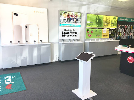 Cell Phone Store «Tracfone Wireless Exclusive Store (Cellphone Repair- iPhone Repair- Screen Repair)», reviews and photos, 10812 SE Oak St b, Portland, OR 97222, USA