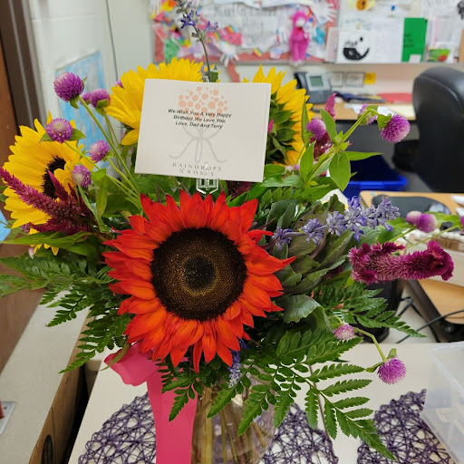 Florist «Raindrops N Roses», reviews and photos, 530 E Broadway St, Shelbyville, IN 46176, USA