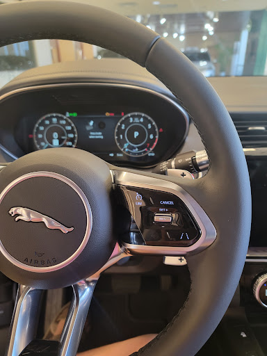 Land Rover Dealer «Land Rover Merritt Island», reviews and photos, 1850 E Merritt Island Causeway, Merritt Island, FL 32952, USA