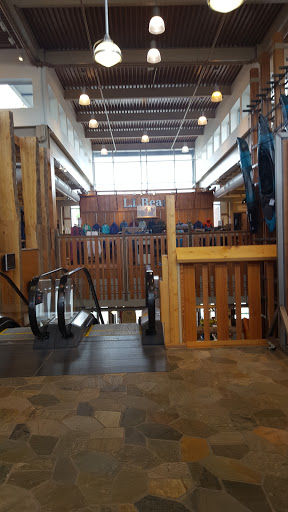 Clothing Store «L.L. Bean», reviews and photos, 6 Wayside Rd, Burlington, MA 01803, USA