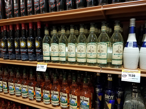 State Liquor Store «NH Liquor & Wine Outlet», reviews and photos, 294 Daniel Webster Hwy, Nashua, NH 03060, USA