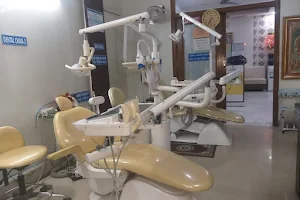 Dr Asheesh Gupta, Oral Surgeon in Rohini/Dental Doctor/Prosthodontist/Crown and Bridges/Teeth Whitening, On panel DU/DTL/BHEL image