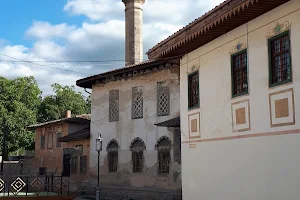 Biyuk Han Cami image