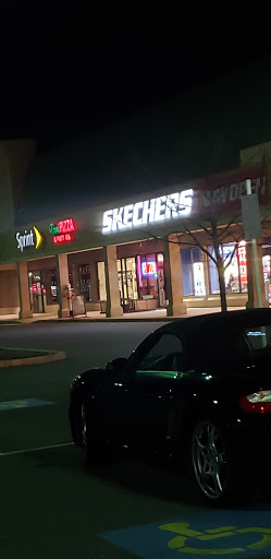 Shopping Mall «Berkshire Shopping Center», reviews and photos, 67 Newtown Rd, Danbury, CT 06810, USA